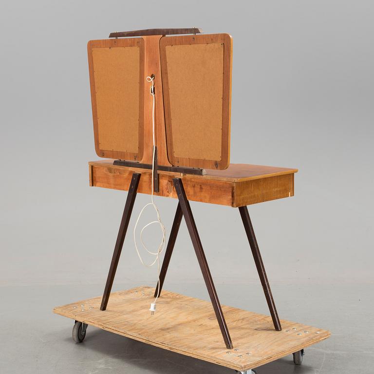 A 1950s dressing table.