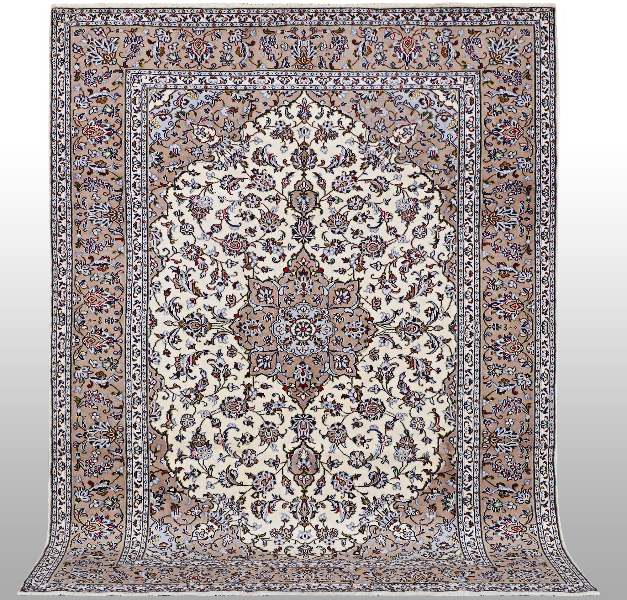 A carpet, Kashan, ca 291 x 203 cm.