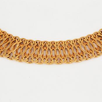 18K gold necklace.