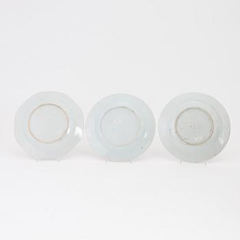 A group of five export porcelain plates, China, Qing dynasty, Qianlong (1736-1795).