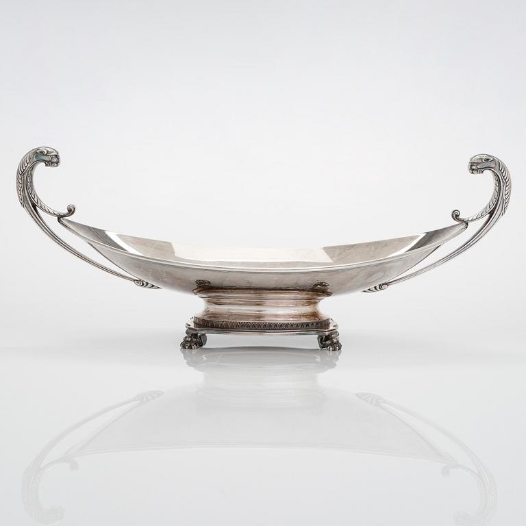 A sterling silver centre-piece bowl, mid to late 20th century.