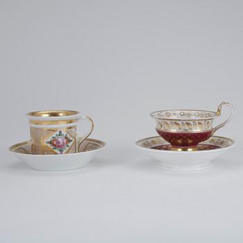 KOPPAR, 2 st, porslin, bl.a. Frankrike 1800-tal.