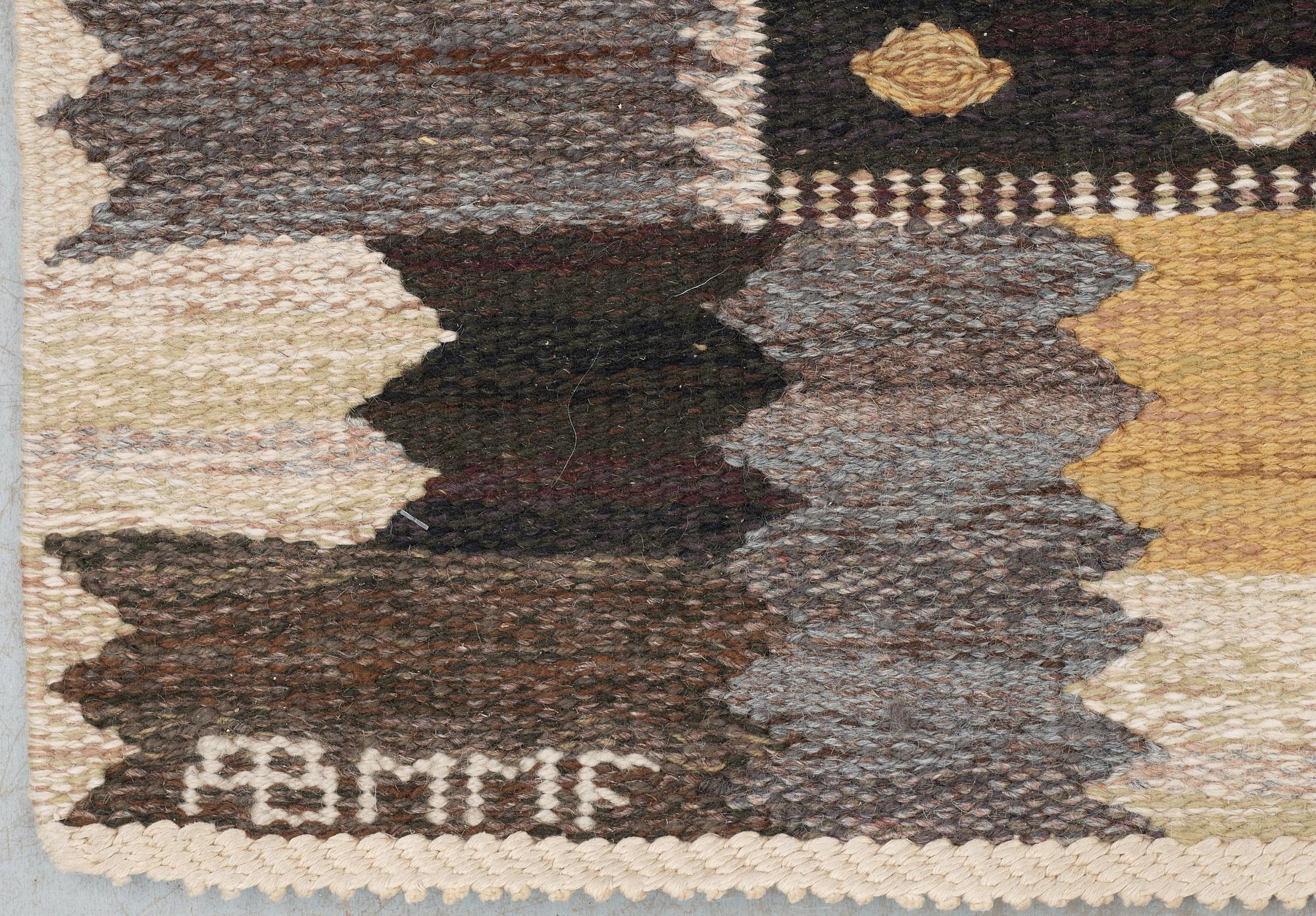 MATTA. "Nejlikan gråsvart". Gobelängteknik. 272,5 x 219,5 cm. Signerad AB MMF BN.