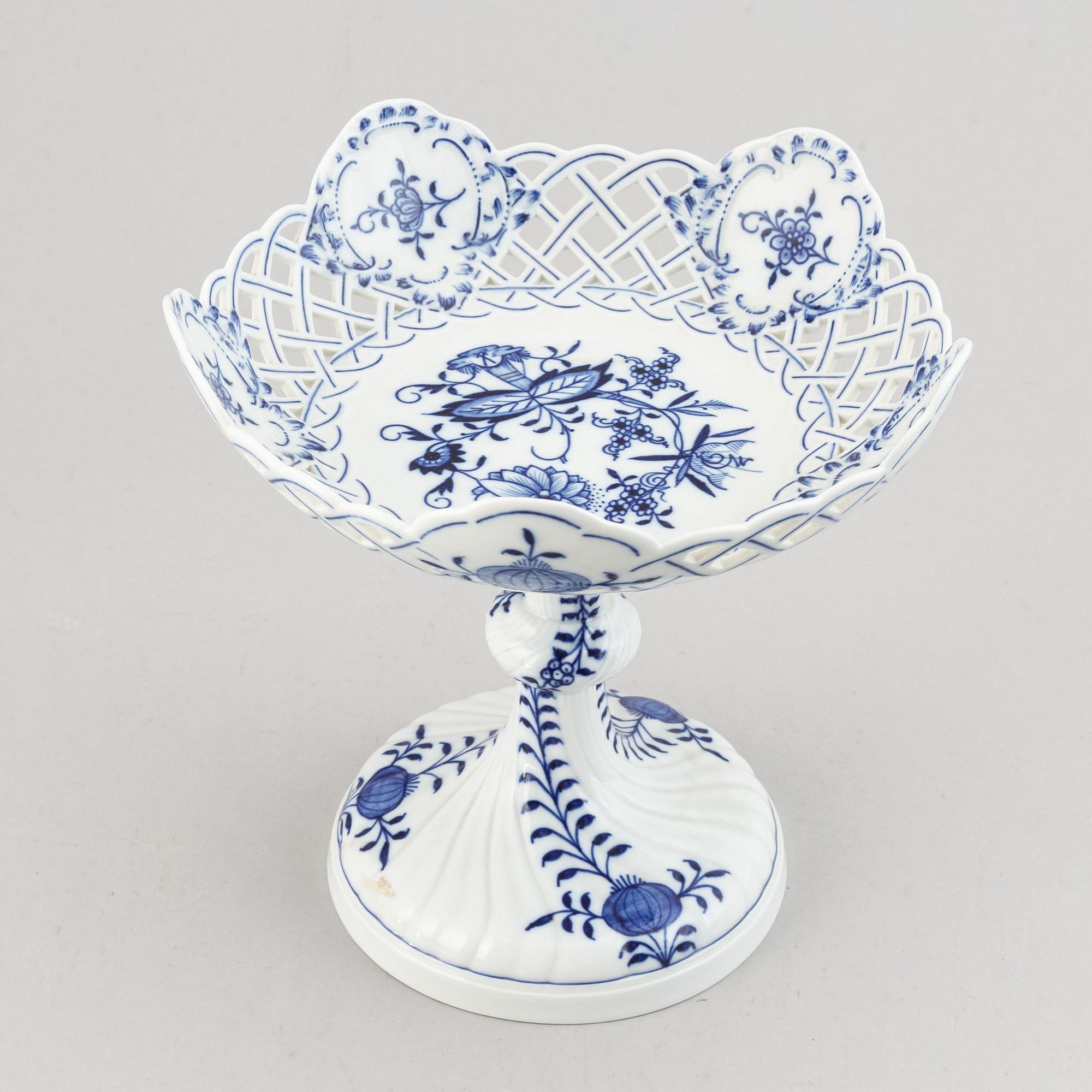 Servisdelar, 15 st, porslin. "Lökmönstret", Meissen, Tyskland.