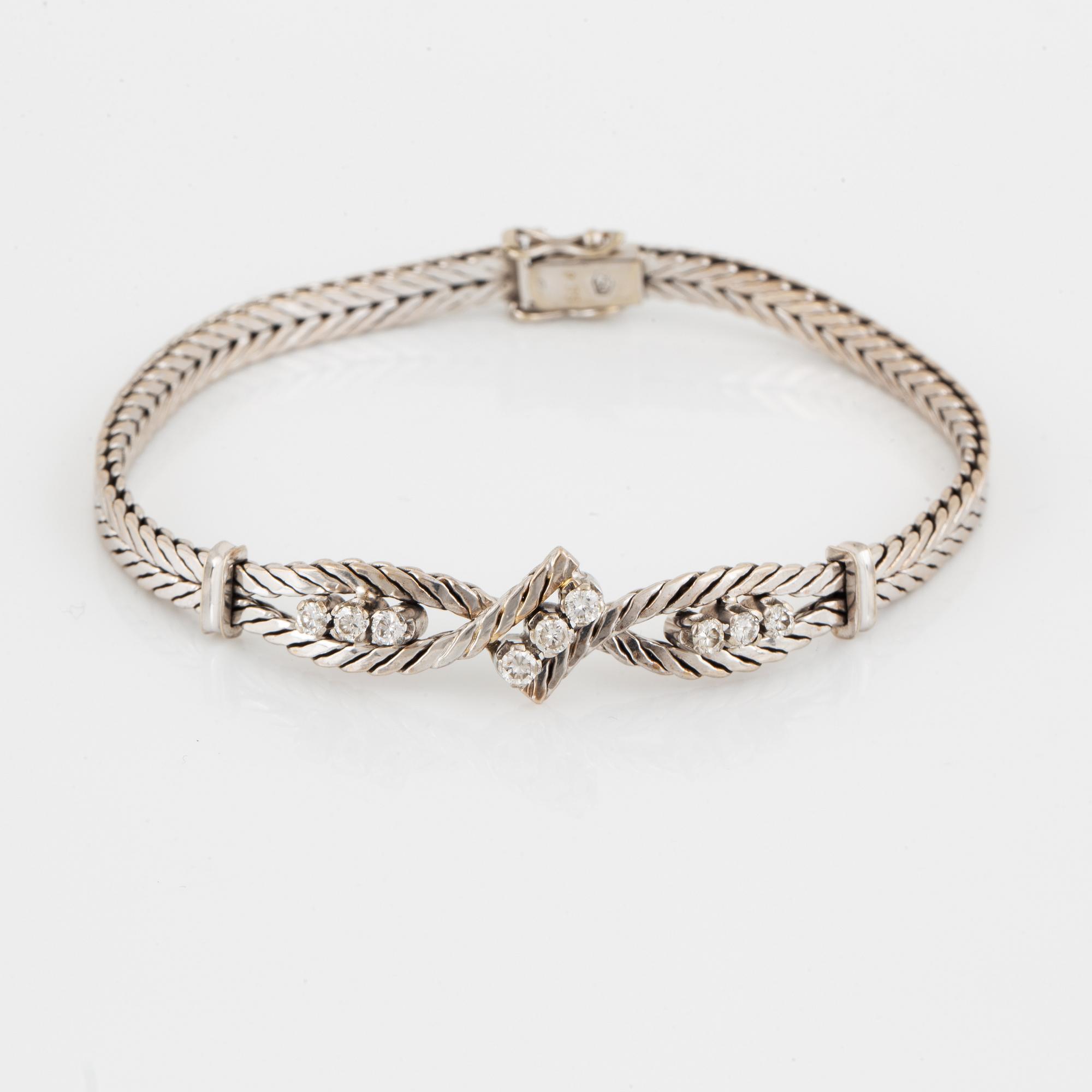 ARMBAND, med briljantslipade diamanter totalt 0.55 ct, importstämplat.