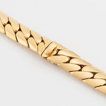 A Cartier 18K gold necklace set with round brilliant-cut diamonds.