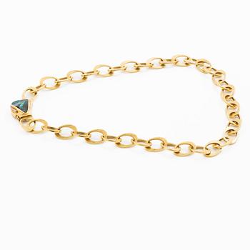Collier 18K guld med en opal.