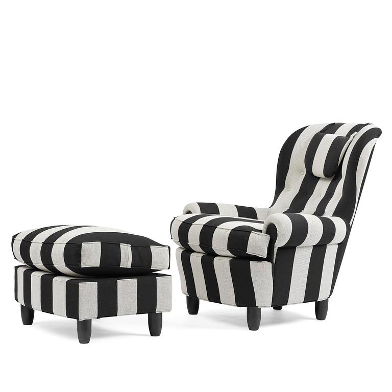 Carl Malmsten, fåtölj med fotpall, "Jättepaddan", O.H. Sjögren, Tranås, 2025.