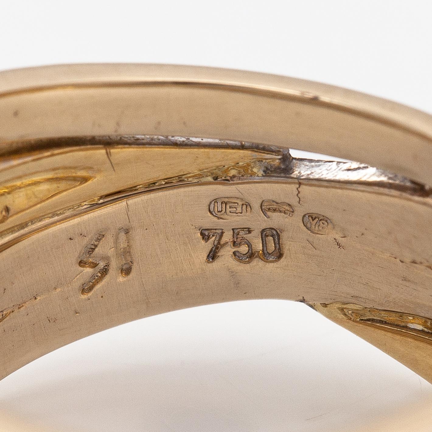 An 18K gold ring with diamonds ca. 0.53 ct in total.