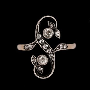 RING, 18k guld med antikslipade diamanter. Vikt ca 4,4 gram.