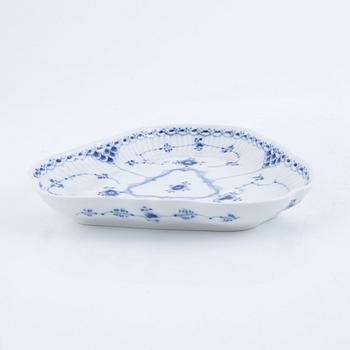 Service parts, 21 pieces, porcelain, "Musselmalet", full and half lace, Royal Copenhagen, Denmark.