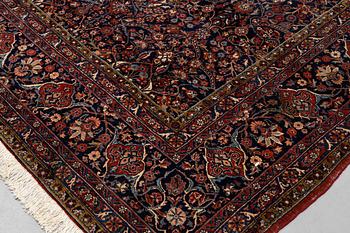 A carpet, semi-antique Kashan, a so-called Dabri, ca 394,5 x 310 cm.