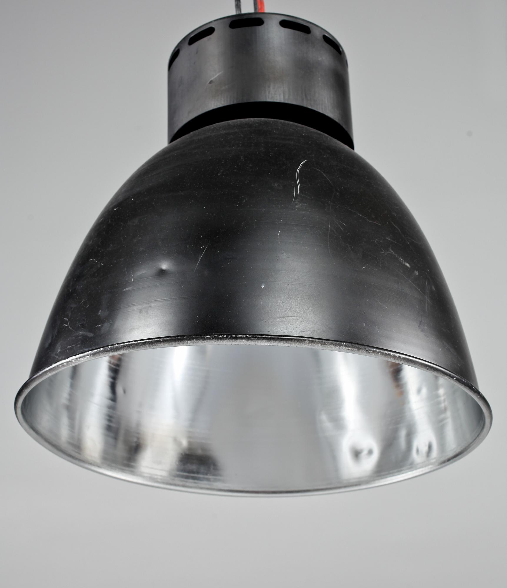 INDUSTRILAMPA, 1900-talets andra hälft. Höjd ca 50 cm.