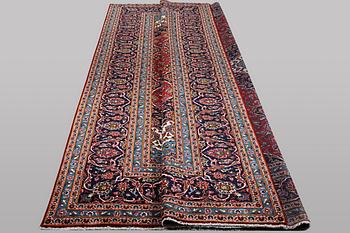 A carpet, Kashan, ca 401 x 284 cm.