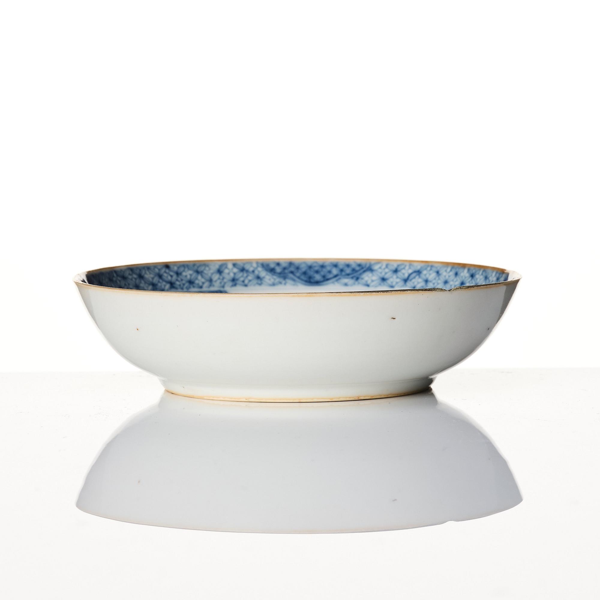 A blue and white Chinese Export 'hunting' dish, Qing dynasty, Qianlong (1736-95).