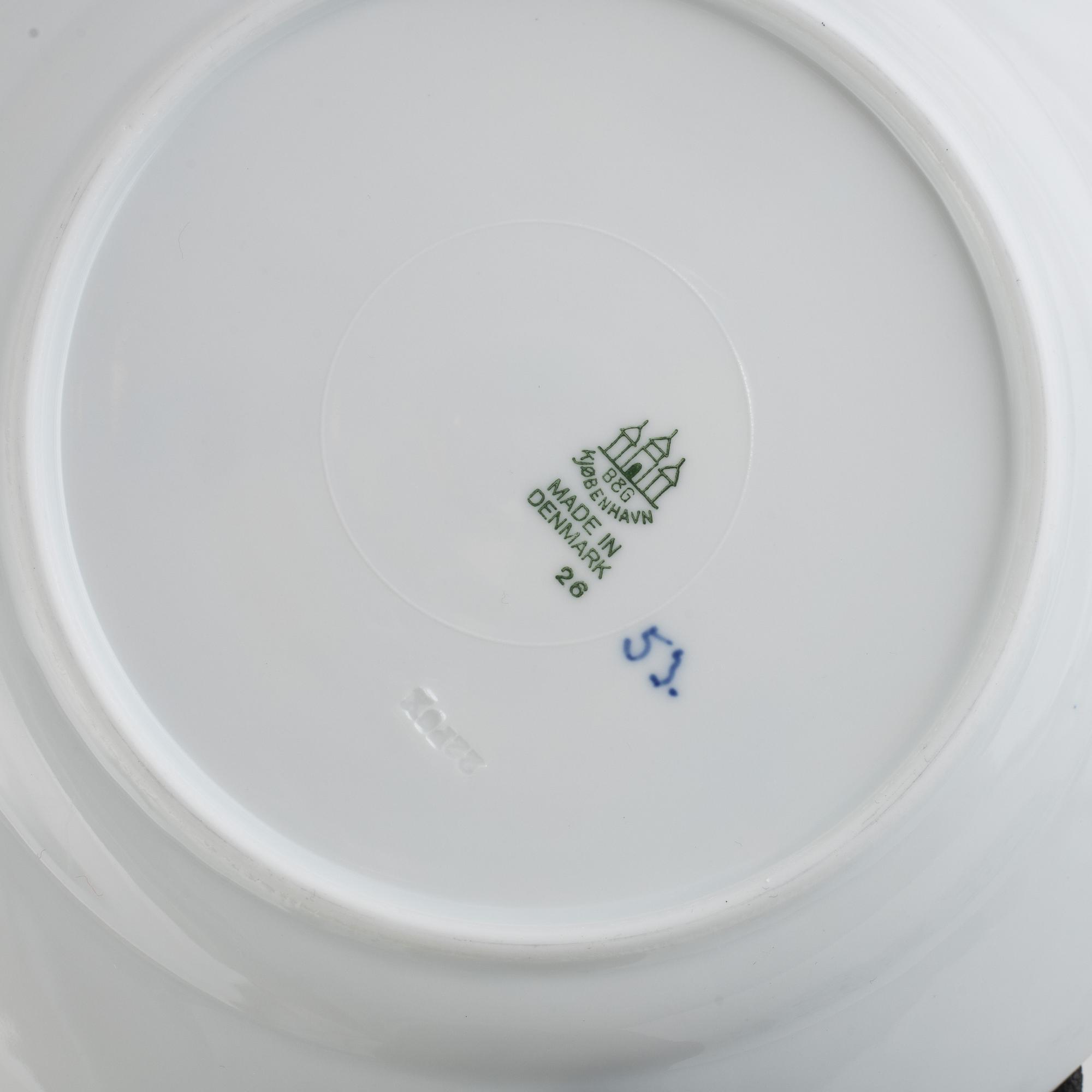 Matservis, 58 delar, porslin, "Musselmalet", Bing & Grøndahl, Danmark.