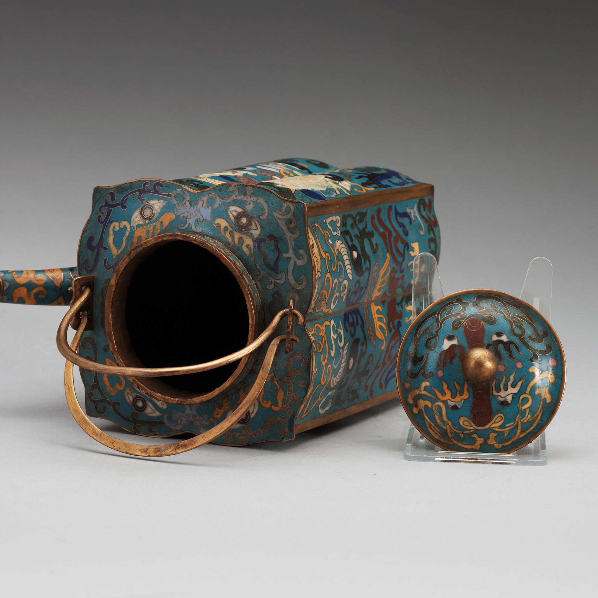 TEKANNA med LOCK, cloisonné, sen Qing dynasti.