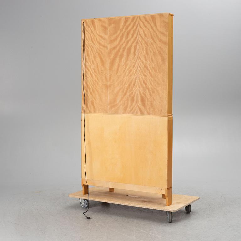 Carl Malmsten, vitrinskåp, "Undantaget", 1900-talets slut.