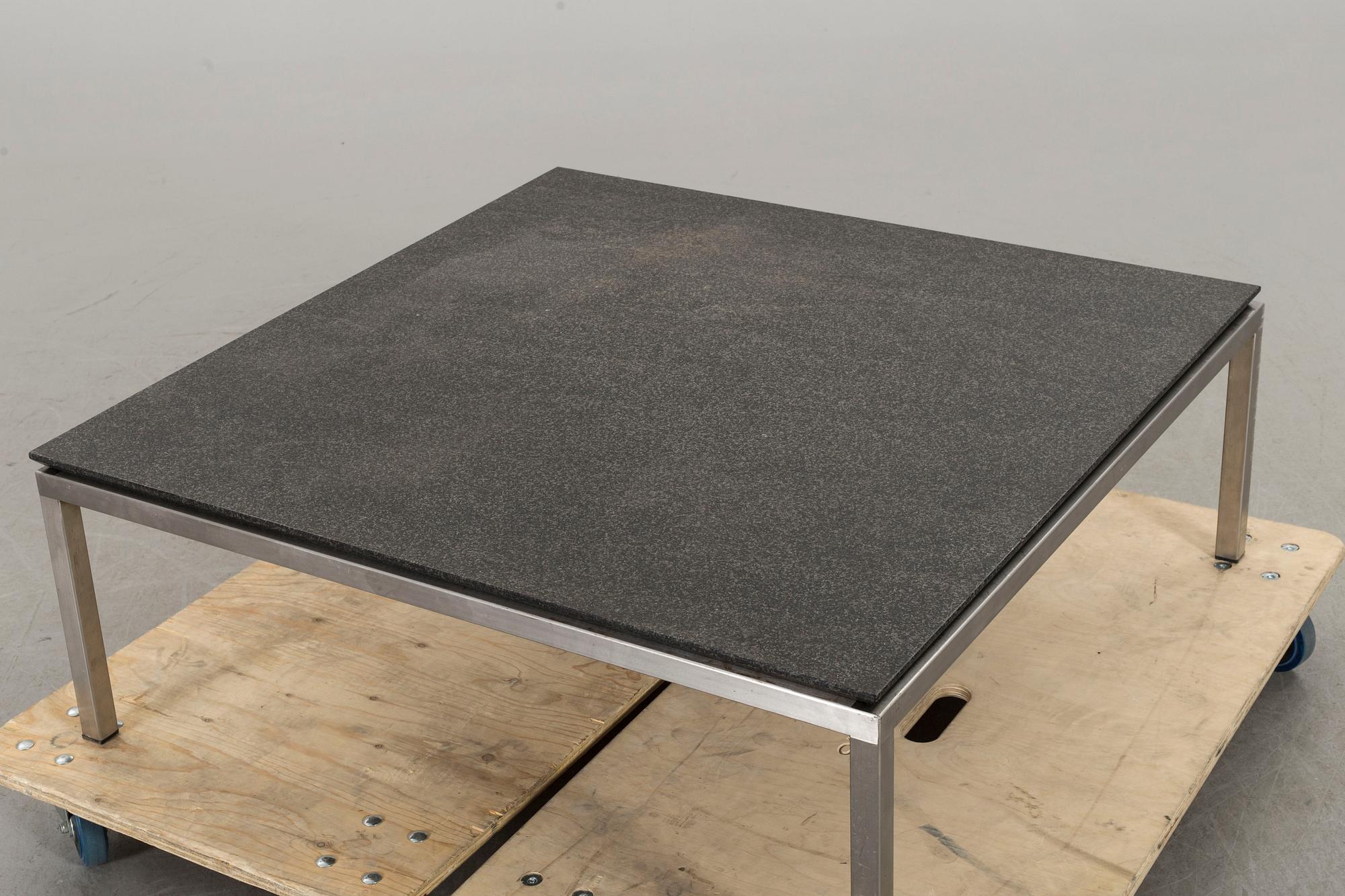 A COFFEE TABLE SECOND HALF OF 20TH CENTURY.