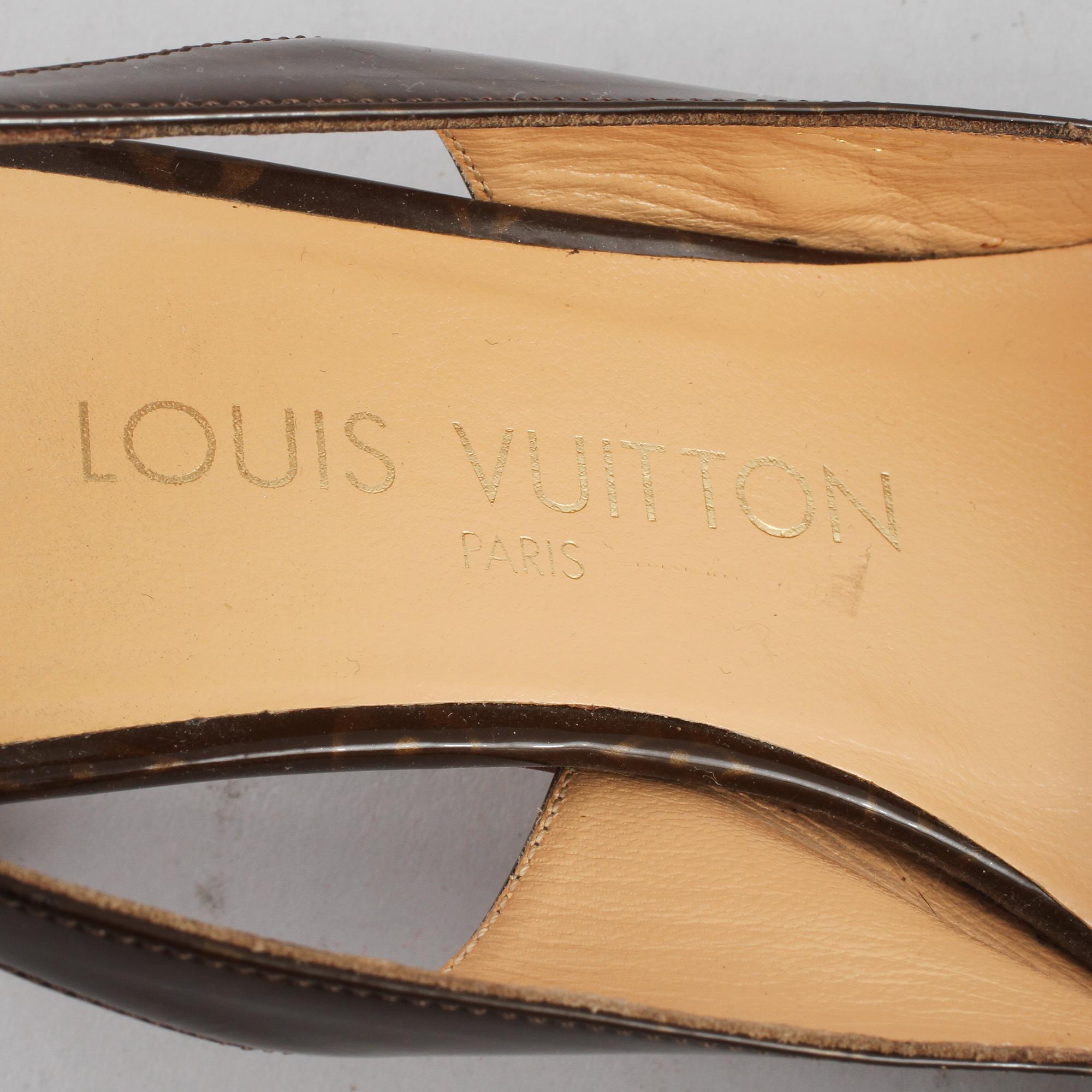 PUMPS, ett par. Louis Vuitton.