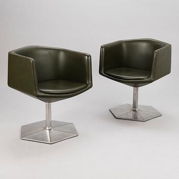 VOITTO HAAPALAINEN, a pair of 1970s 'Prisma' armchairs for Martela.