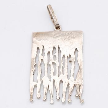 Necklace and pendant, sterling silver, 59 g, 1971 and 1977.