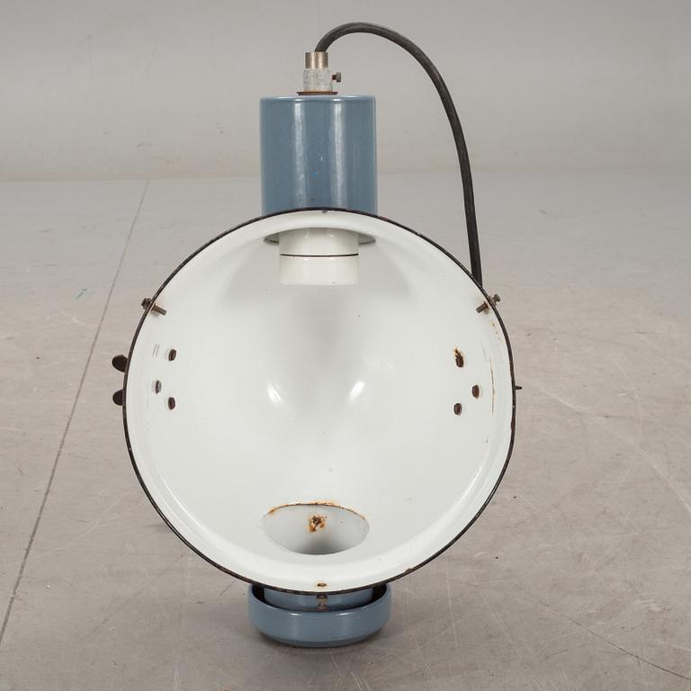 INDUSTRILAMPOR, 2 st, 1900-talets andra hälft.