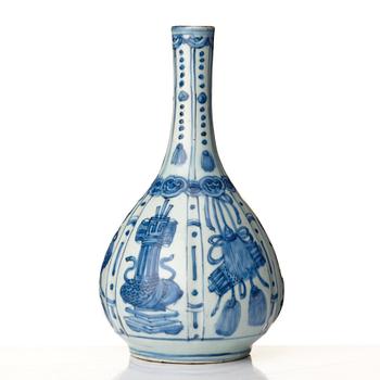 A blue and white vase, Ming dynasty, Wanli (1572-1612).