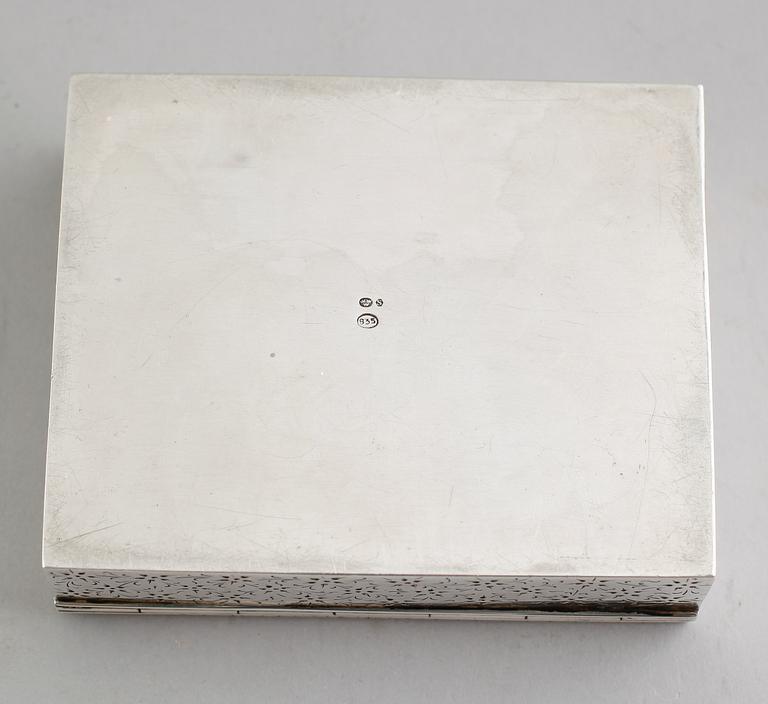 DOSA, silver, svenska importstämplar, 1900-talets första hälft. Vikt ca 232 gram.