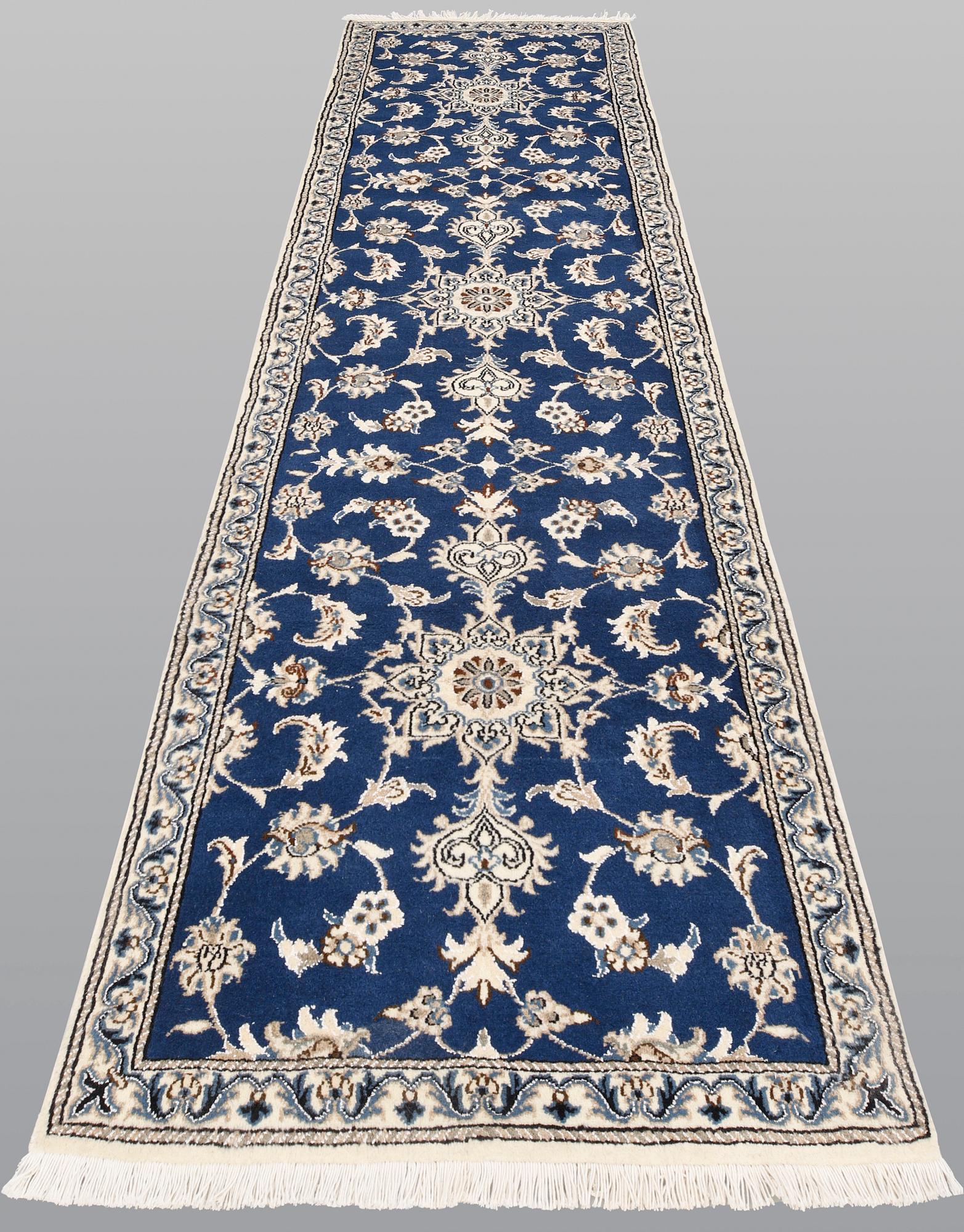 A Nain runner, ca 289 x 79 cm.
