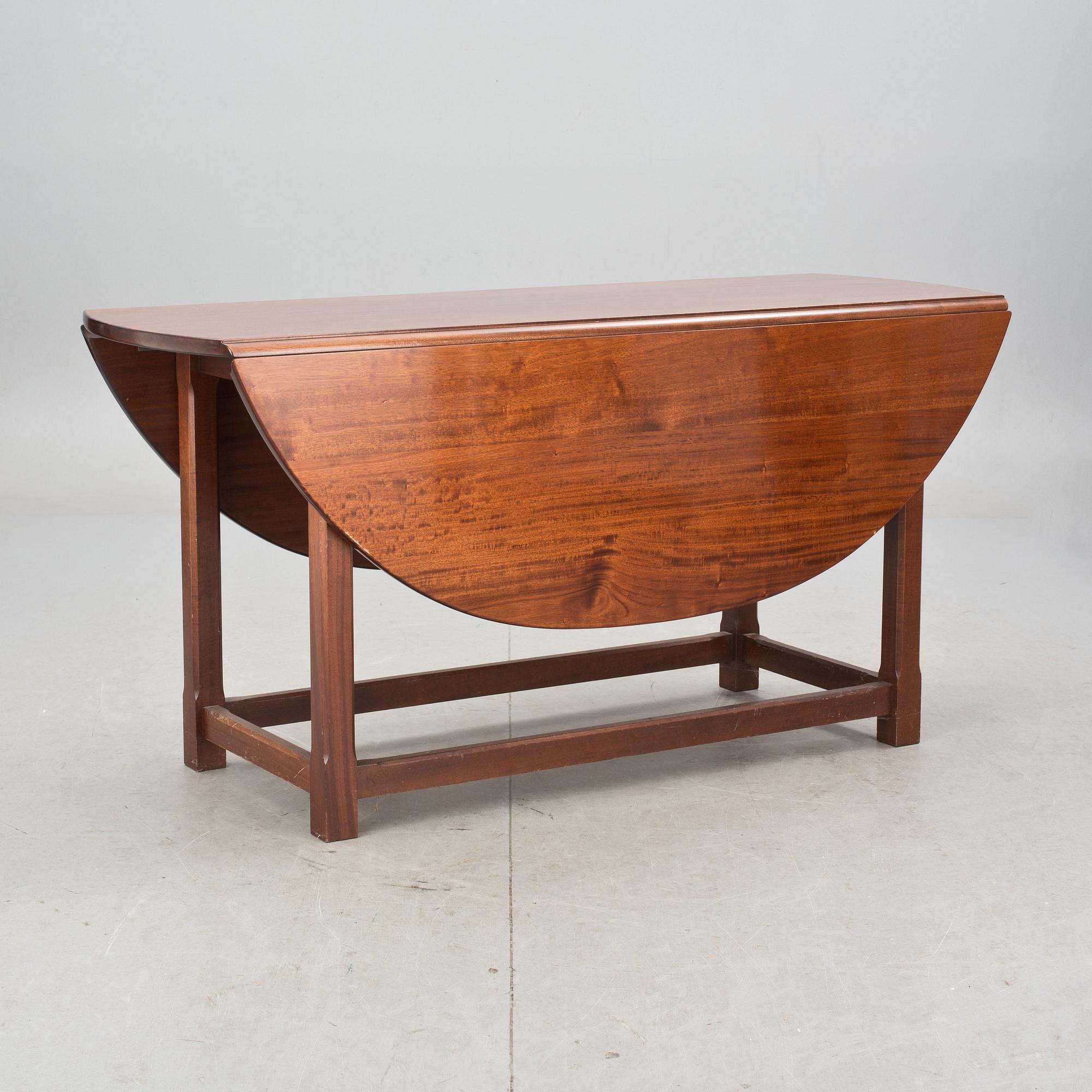 BORD, sk "wake table", engelsk stil, 1900-talets andra hälft.