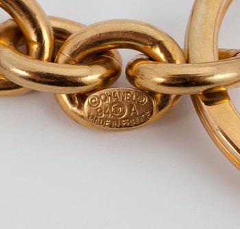 CHANEL, a golden key-ring.