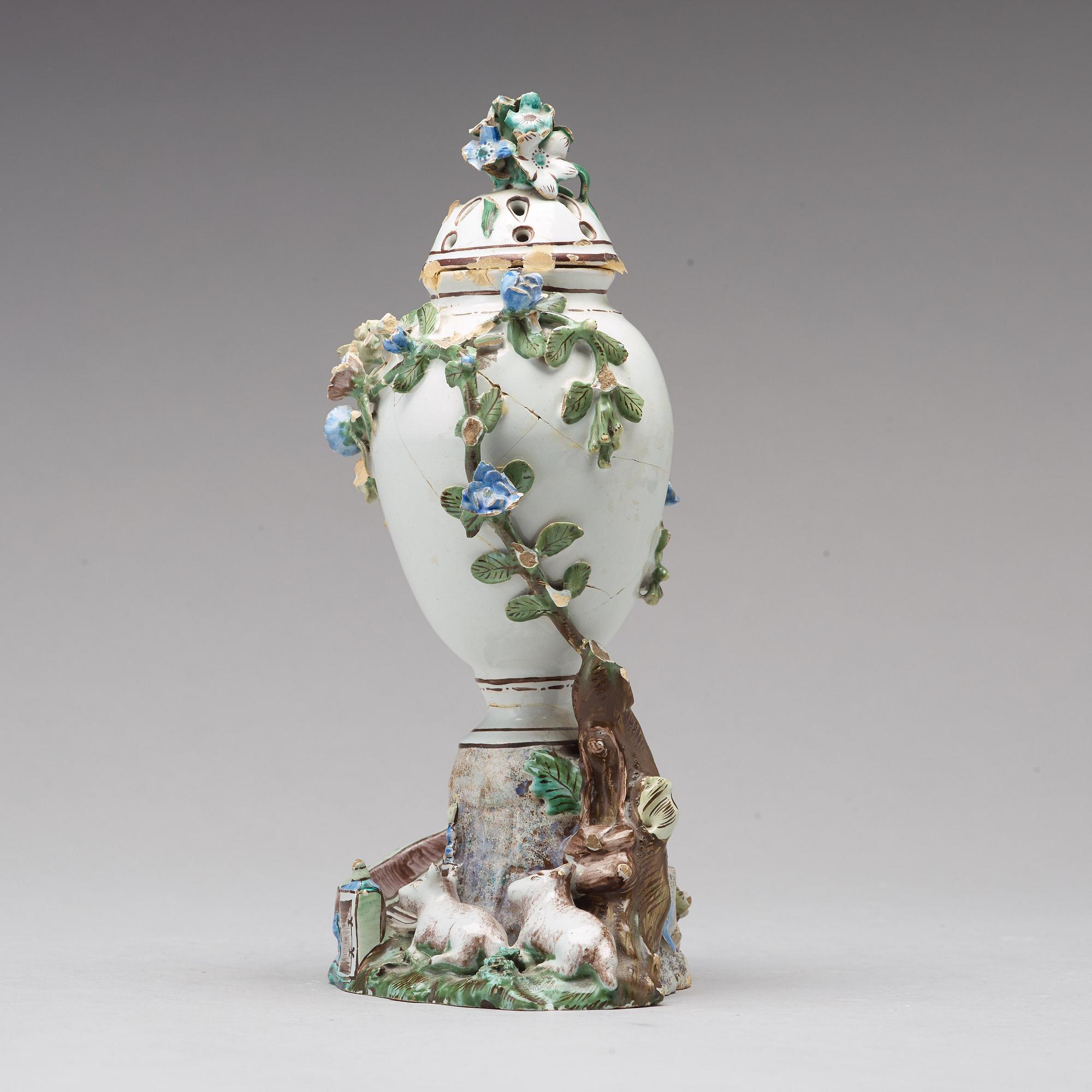 POTTPURRIURNA med LOCK, fajans. Marieberg, Ehrenreichs period, 1700-tal.