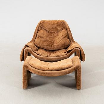 Vittorio Introini armchair with footstool "P60" for Saporiti Italy, late 20th century.