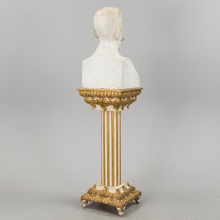 HERMAN NEUJD, a plaster sculpture depicting King Gustaf V, signed and dated 1909.