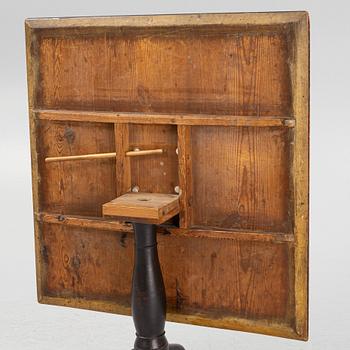 A folding table, around the year 1800.