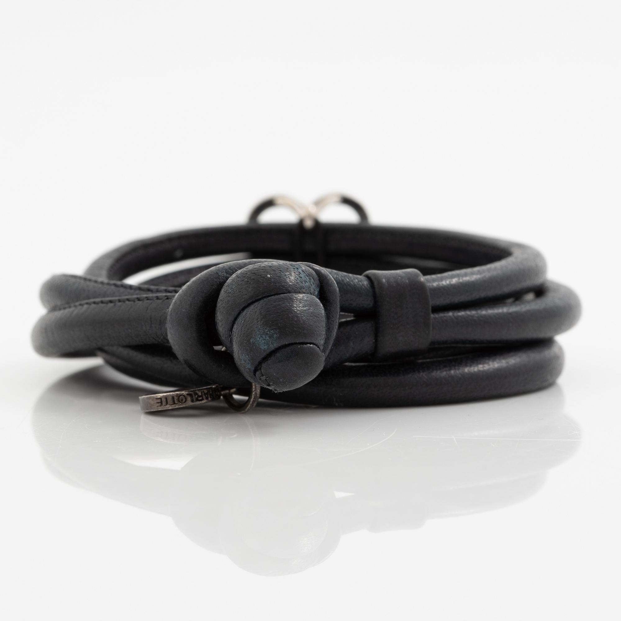 Ole Lynggaard bracelet leather with heart-shaped charm 18K white gold with round brilliant-cut diamonds "Sweet Spot".