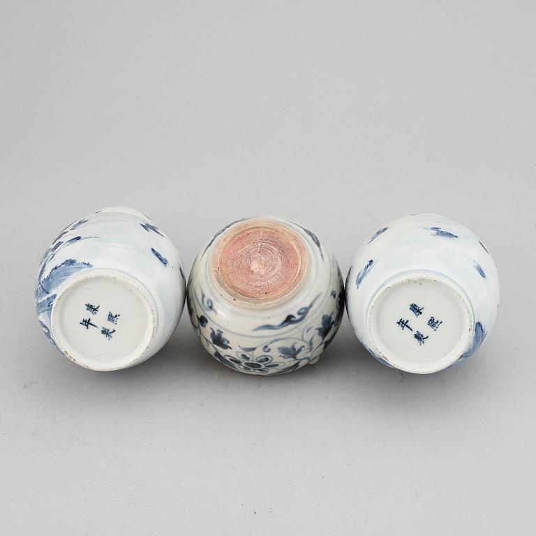 A pair of blue and white 'double gourd' vases, Qing dynasty, late 19th century, and a ceramic jar, south east asian.