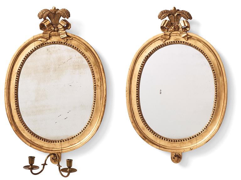Spegellampetter, ett par, för två ljus, av Johan Åkerblad (mästare i Stockholm 1756-1799), Gustavianska.