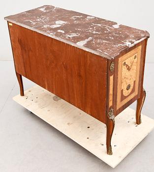 BYRÅ, gustaviansk stil, märkt Aktiebolaget Gustavianska Möbler, Onslunda, 1900-talets första hälft.
