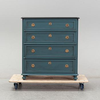 A late 19th century chest of drawers.