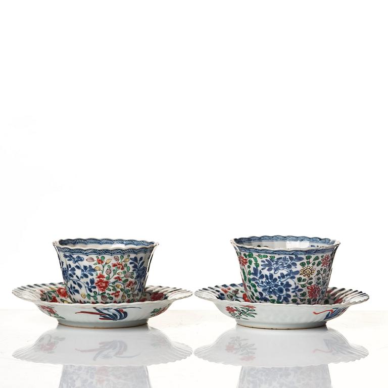 A pair of famille verte cups with stands, Qing dynasty, Kangxi (1662-1722).