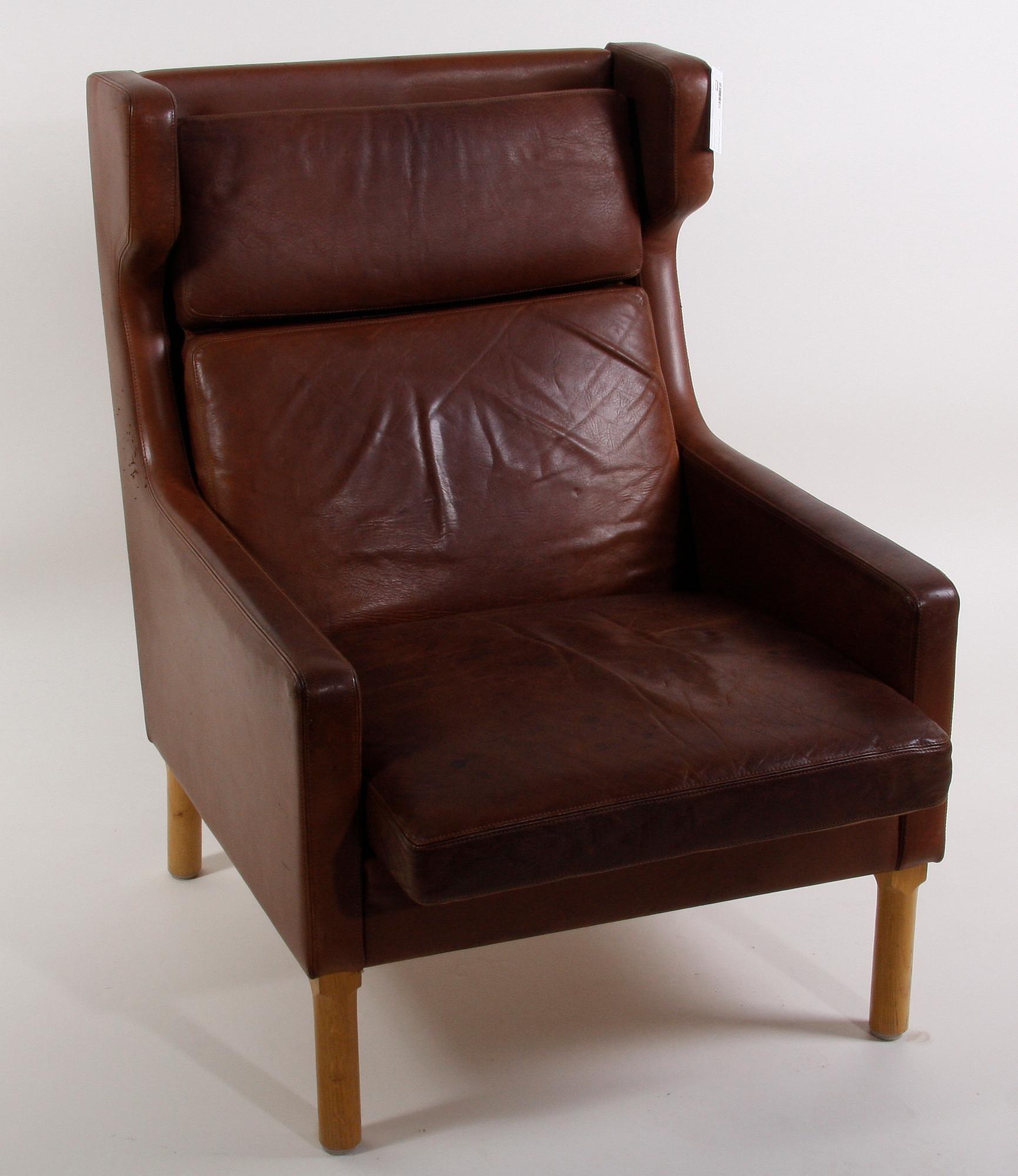 ÖRONLAPPSFÅTÖLJ med PALL, Fritz Hansen, Danmark.