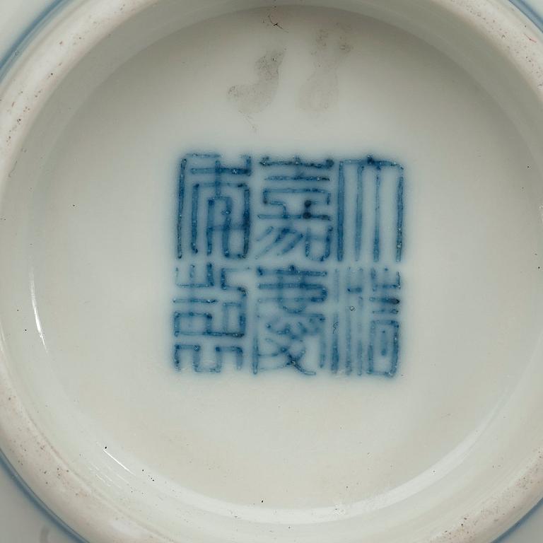 A blue and white bowl, Qing dynastin, with Jiaqing seal mark (1796-1820).