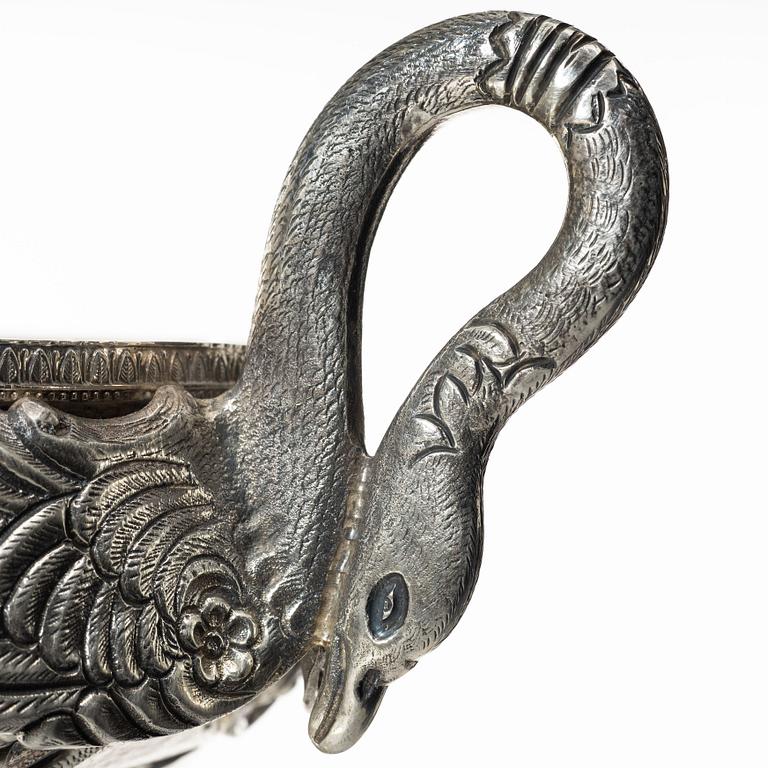 Large covered centerpiece bowl, silver, Empire style, 20th Century.