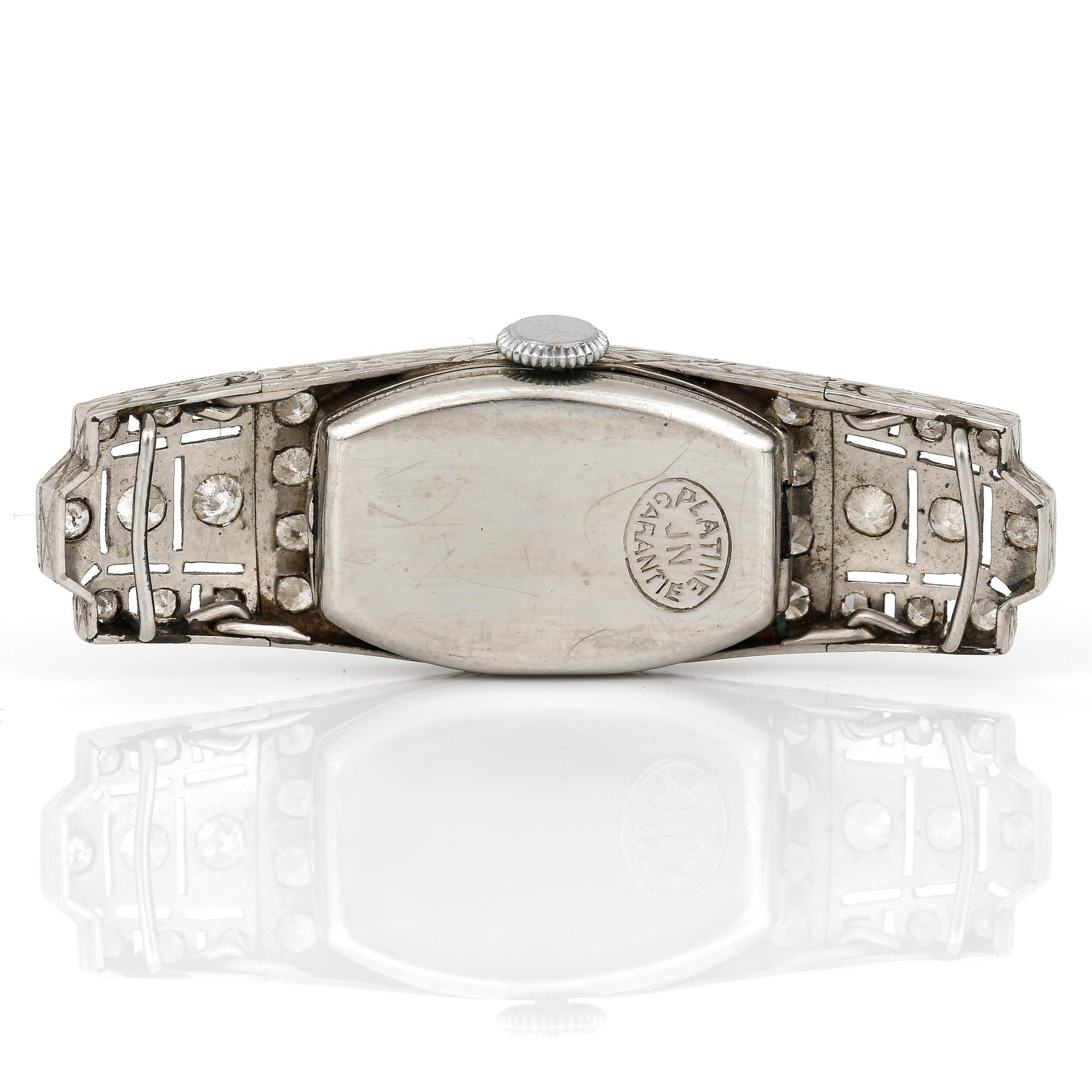 ARMBANDSUR, dam, platina med små diamanter, tot ca 1,08 ct.