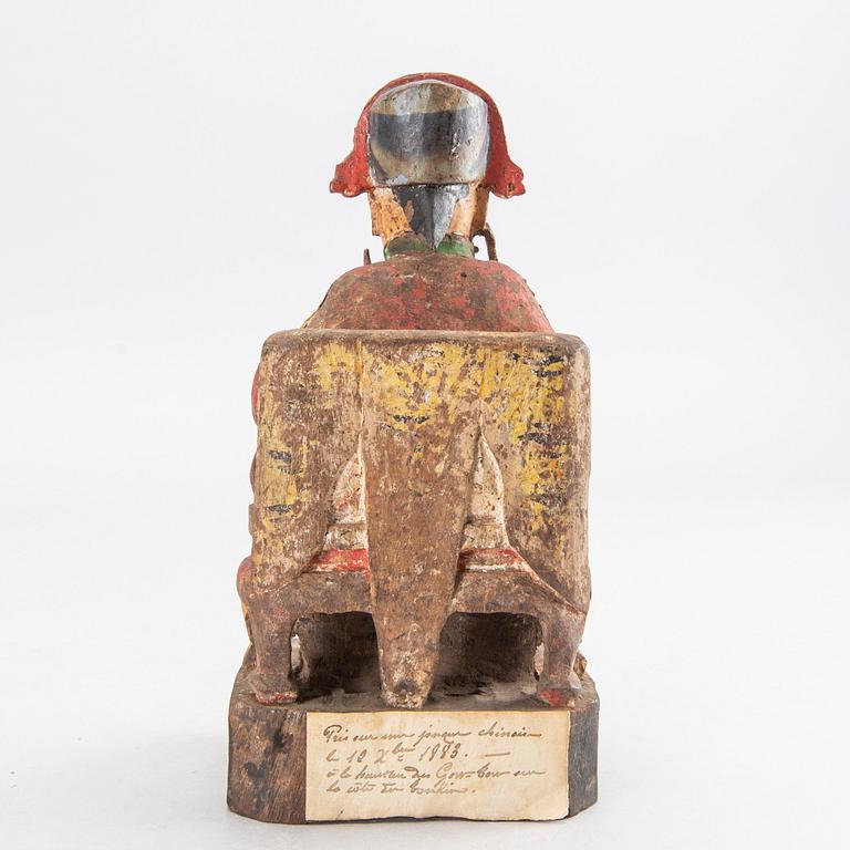 A seated wooden figure of an official, Qing dynasty, 19th Century.