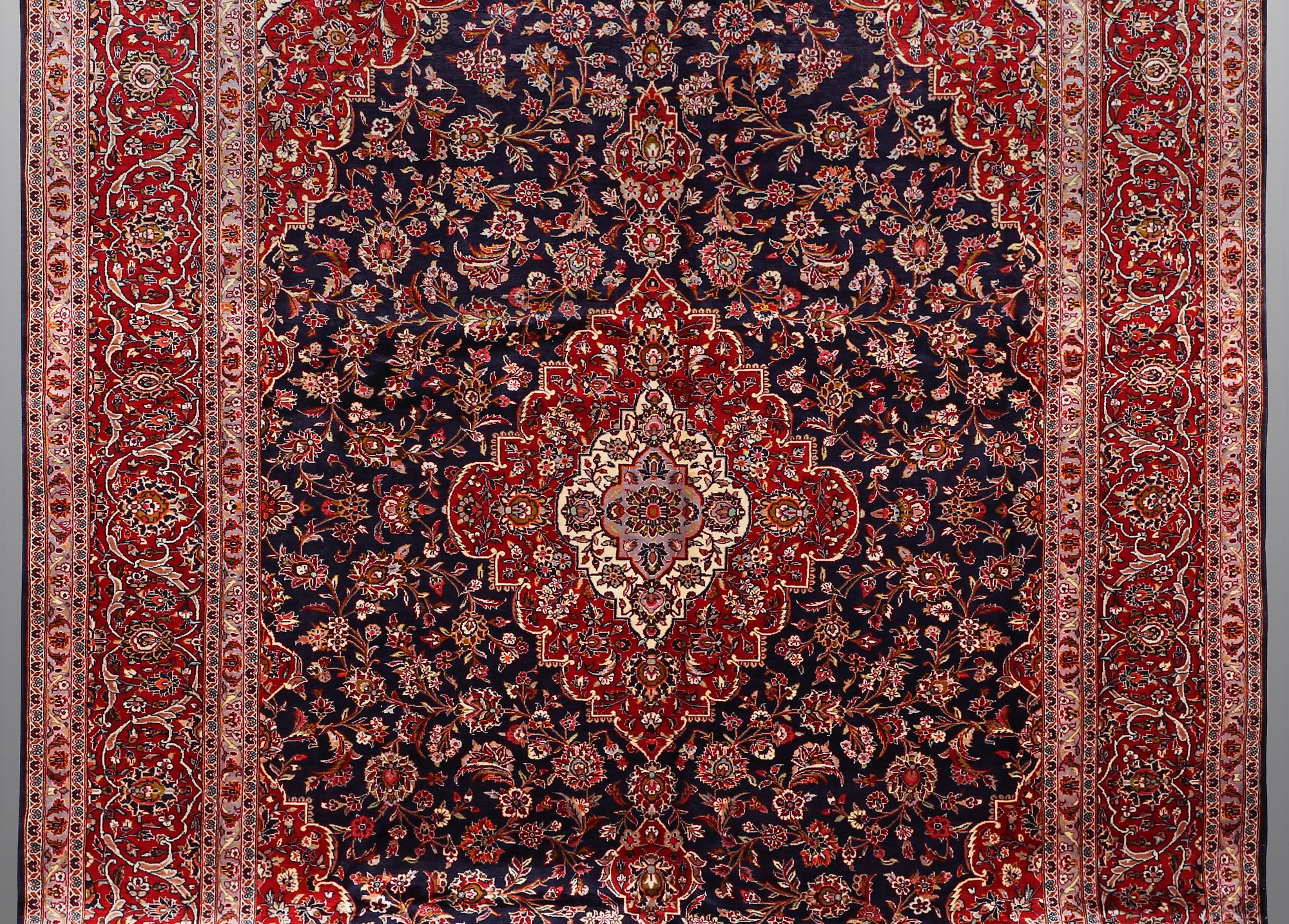 A carpet, Kashan, ca 420 x 292 cm.