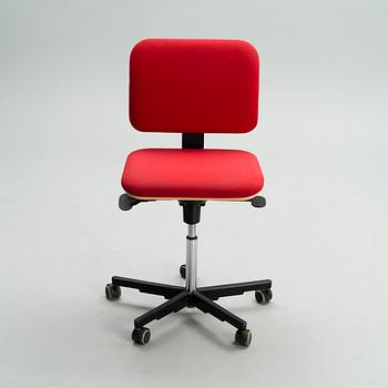 YRJÖ KUKKAPURO, KONTORSSTOL.