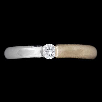 RING, 14k vitt och rött guld med briljantslipad diamant 0,20ct enl grav. Tot vikt 5,4g.